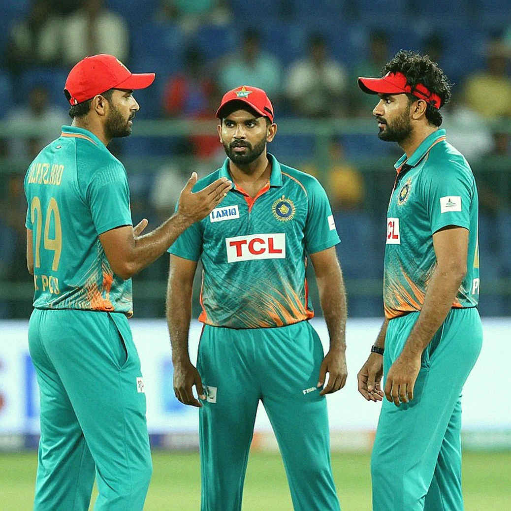 এনজেড২০ বনাম বিবিএল: নিউজিল্যান্ড ক্রিকেট কেন ঘর গড়ার পথ বেছেছে, আর কেন সেই সিদ্ধান্ত ঘিরে প্রশ্ন এনজেড২০ বনাম বিবিএল: নিউজিল্যান্ড ক্রিকেট কেন ঘর গড়ার পথ বেছেছে, আর কেন সেই সিদ্ধান্ত ঘিরে প্রশ্ন
