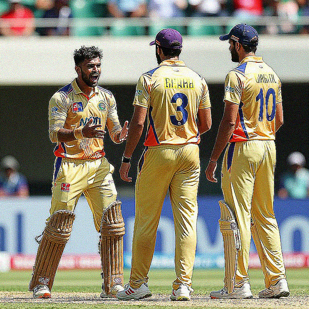 জেদ্দার হাতুড়ি: ২৭ কোটি টাকার রেকর্ড আর বাংলাদেশ-ভারত ক্রিকেট করিডোরের নীরব হিসাব জেদ্দার হাতুড়ি: ২৭ কোটি টাকার রেকর্ড আর বাংলাদেশ-ভারত ক্রিকেট করিডোরের নীরব হিসাব