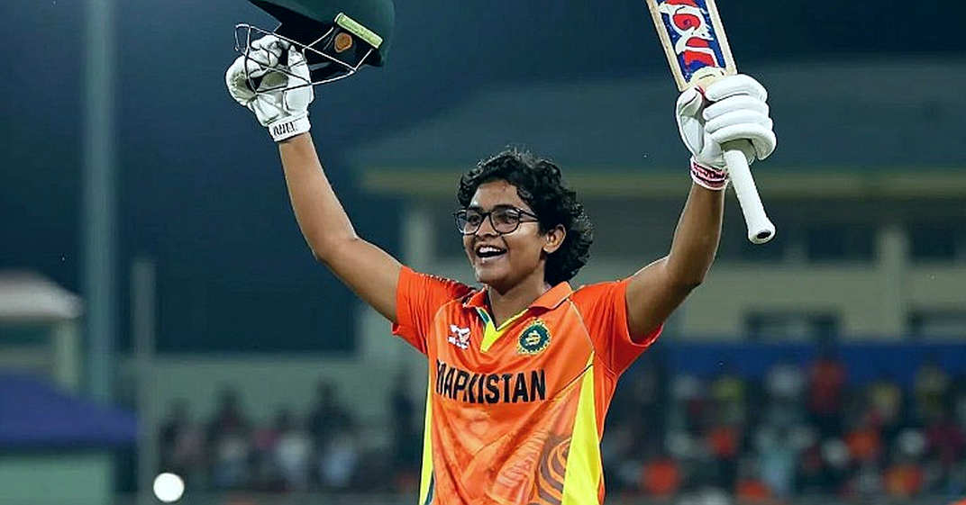 ১৪১ থেকে ১২৮: ১৭তম ওভার, তিনটি খাতা আর একটা খালি স্টেডিয়াম ১৪১ থেকে ১২৮: ১৭তম ওভার, তিনটি খাতা আর একটা খালি স্টেডিয়াম