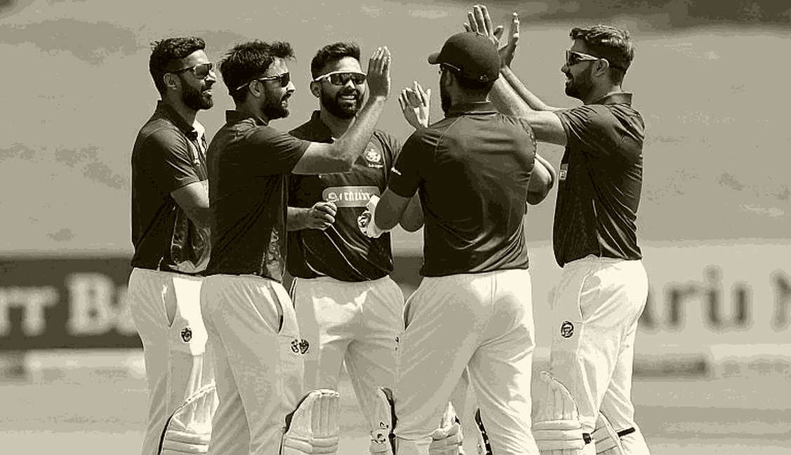 ₹৫ কোটি দাবি: বিরাট কোহলির আশ্রম-সফর সত্যি নাকি ‘শকিং’ শিরোনামের অ্যাটেনশন-ইকোনমি?