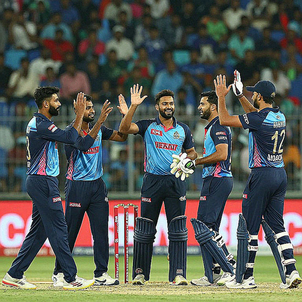 ₹৫ কোটি দাবি: বিরাট কোহলির আশ্রম-সফর সত্যি নাকি ‘শকিং’ শিরোনামের অ্যাটেনশন-ইকোনমি?